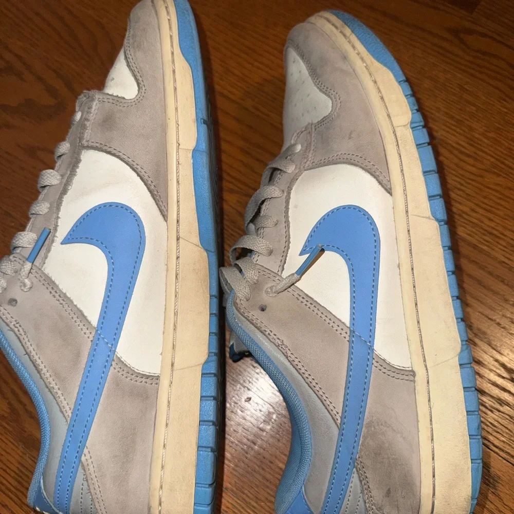 Nike men’s dunks Low-Top Sneakers in White and Light Blue - Picture 2 of 3